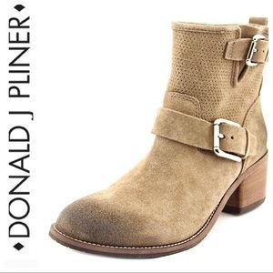 💕SALE💕 Donald J Pliner Taupe Suede Buckle Boots